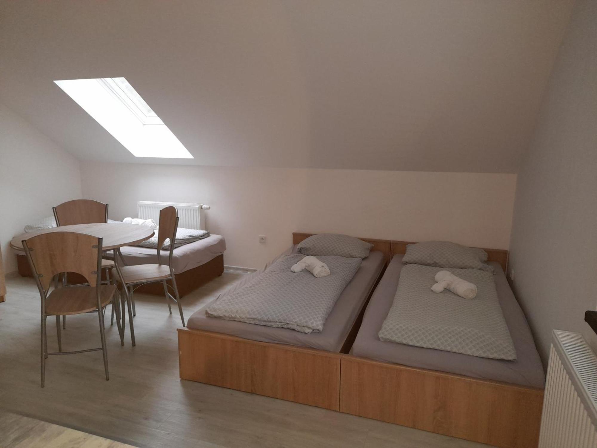 Vinotéka U Kozů Hotel Nové Město nad Metují Kültér fotó